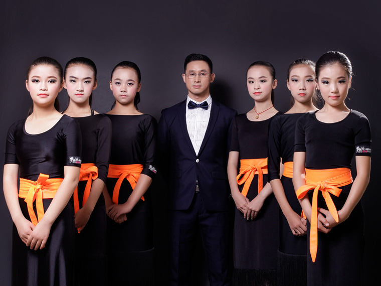 鹽商人物第24期丨專訪夢(mèng)黑池舞蹈創(chuàng)始人陸豐裕：逐夢(mèng)人生，舞動(dòng)精彩